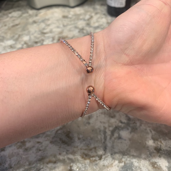ROSE GOLD CRIS CROSS BRACELET - Picture 4 of 7